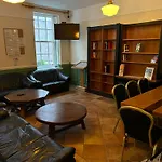 بيت شباب Gogartys Temple Bar
